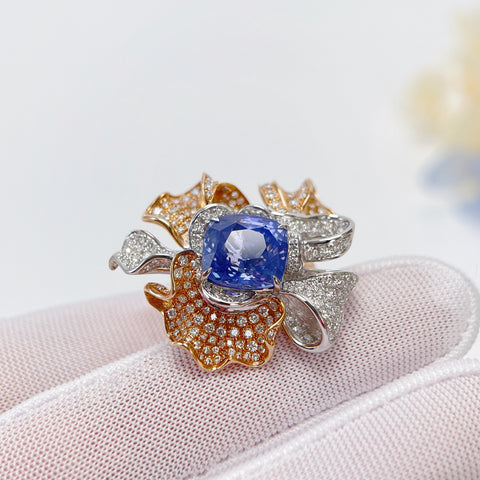 Unheated 5.6 Carat Blue Sapphire Flora Ring 18K solid gold with Guild Certificate