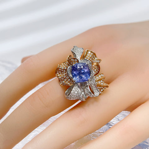 Unheated 5.6 Carat Blue Sapphire Flora Ring 18K solid gold with Guild Certificate