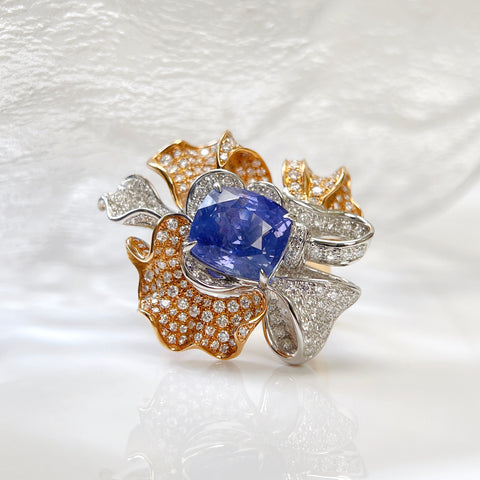 Unheated 5.6 Carat Blue Sapphire Flora Ring 18K solid gold with Guild Certificate