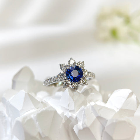 Unheated Round Blue Sapphire Halo Sunflower Ring  0.79 CT 18K Solid Gold With Guild Certificate Cornflower Blue