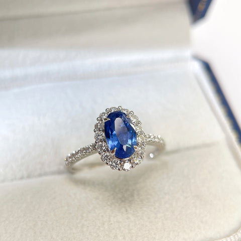 Unheated Oval Blue Sapphire Halo Ring  1.88 CT 18K Solid Gold With Guild Certificate Cornflower Blue