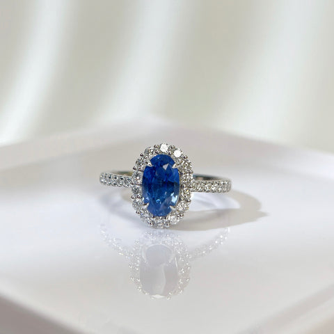 Unheated Oval Blue Sapphire Halo Ring  1.88 CT 18K Solid Gold With Guild Certificate Cornflower Blue