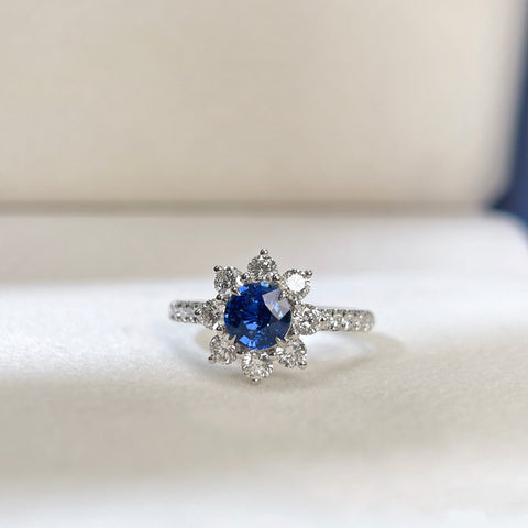 Unheated Round Blue Sapphire Halo Sunflower Ring  0.79 CT 18K Solid Gold With Guild Certificate Cornflower Blue