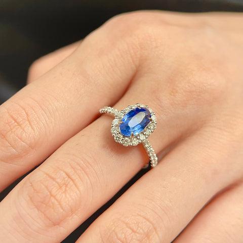 Unheated Oval Blue Sapphire Halo Ring  1.88 CT 18K Solid Gold With Guild Certificate Cornflower Blue