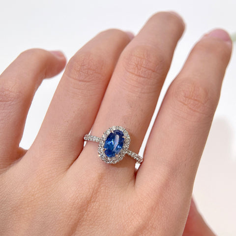 Unheated Oval Blue Sapphire Halo Ring  1.88 CT 18K Solid Gold With Guild Certificate Cornflower Blue