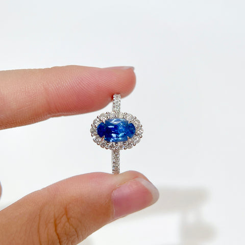 Unheated Oval Blue Sapphire Halo Ring  1.88 CT 18K Solid Gold With Guild Certificate Cornflower Blue