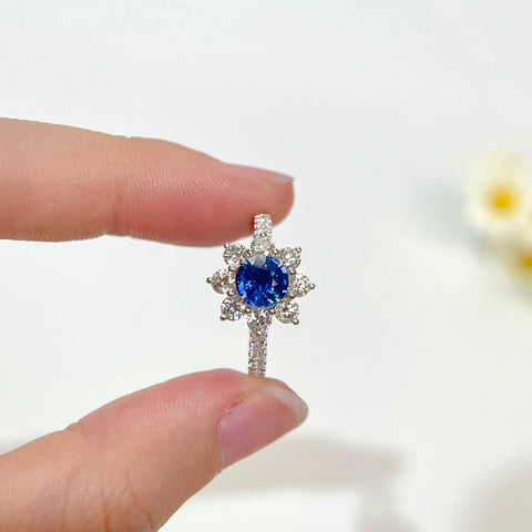 Unheated Round Blue Sapphire Halo Sunflower Ring  0.79 CT 18K Solid Gold With Guild Certificate Cornflower Blue