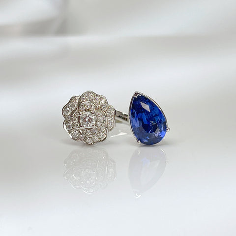 Flora 4.1 carat Pear Blue Sapphire Ring 18K solid gold