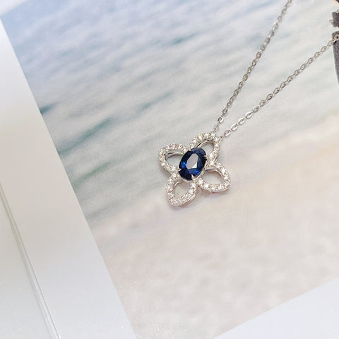 Lucky Clover Natural Blue Sapphire Pendant 18K solid gold