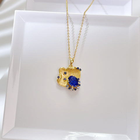 Shell design Blue Sapphire necklace 18K solid gold