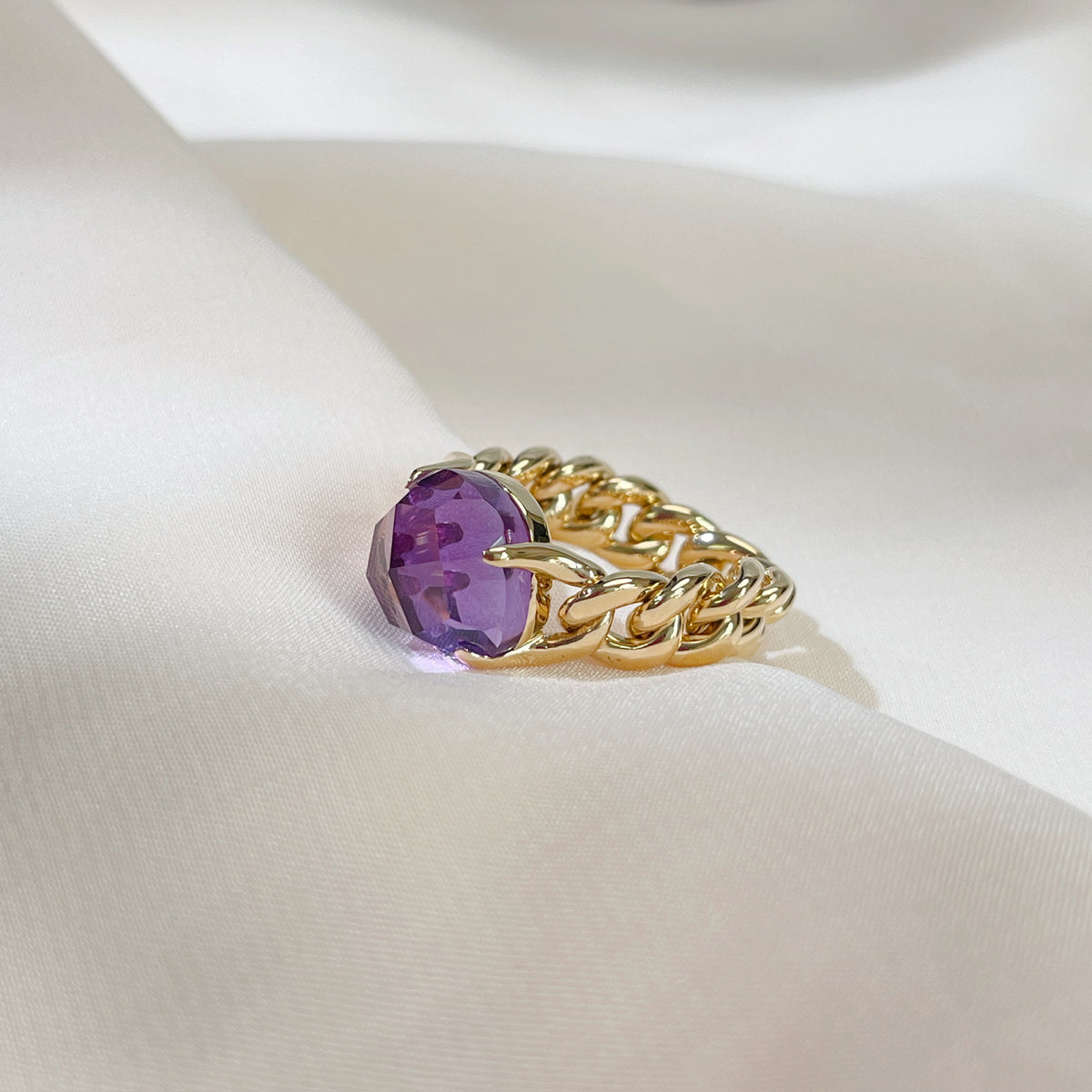 AMETHYST RING  18k GOLD